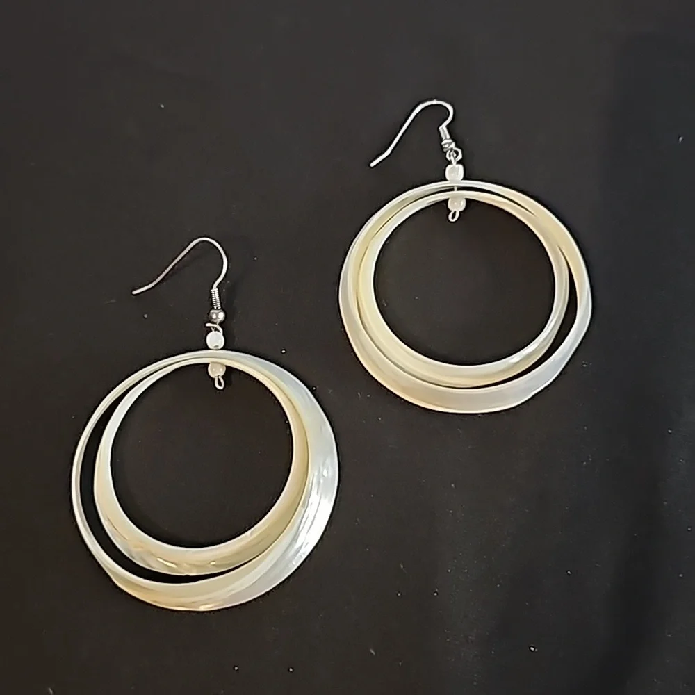 2 Pair of Sea Shell Pierced Earrings🐈14